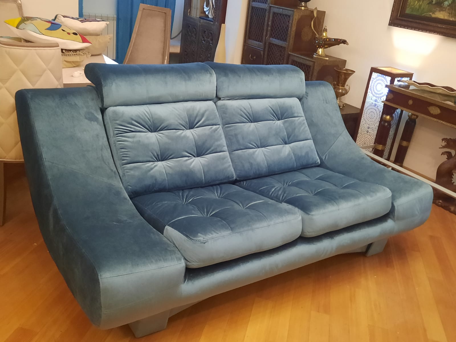 Обивка дивана на дому. Изобильный